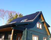本社屋根に設置した太陽光発電システム